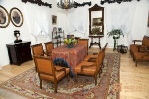 Muzeum Dwór w Dołędze