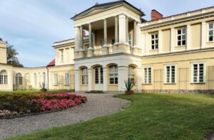 Pałac hrabiów Sierakowskich w Waplewie Wielkim