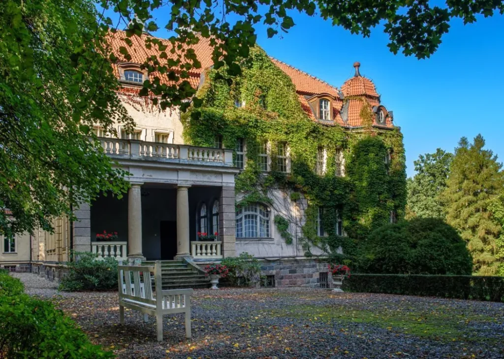 Palac w Lezanach 1