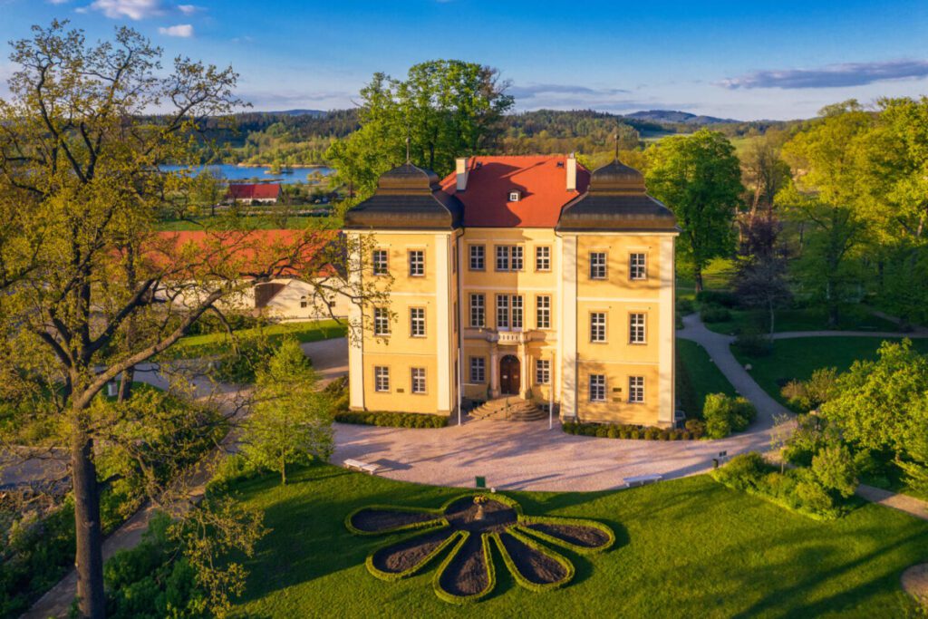 Pałac w Łomnicy