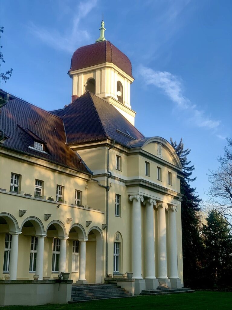 Pałac w Łosiowie