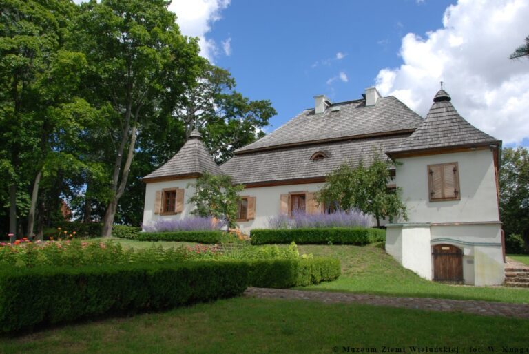 Muzeum Wnętrz Dworskich w Ożarowie