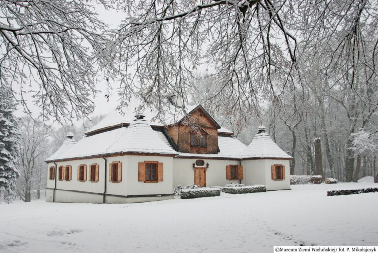 Muzeum Wnętrz Dworskich w Ożarowie