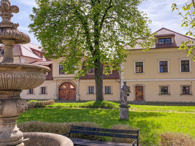 Zamek w Starych Tarnowicach