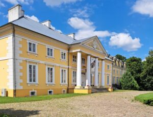 Hotel i Stadnina Koni w Racocie