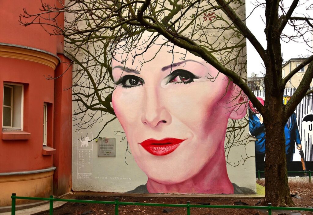 Mural Kory w Warszawie