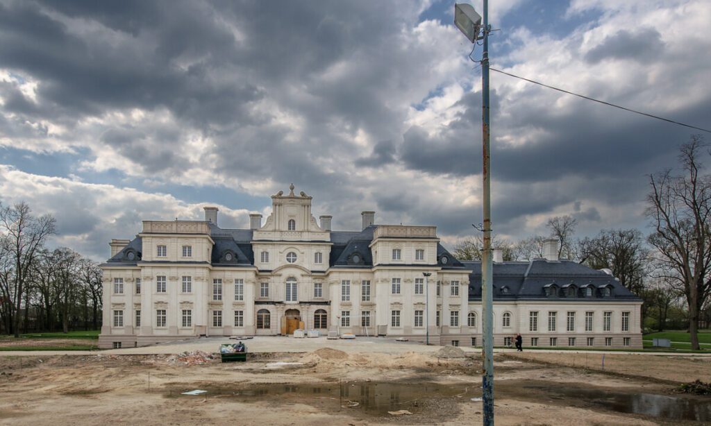 Palac w Chrostniku