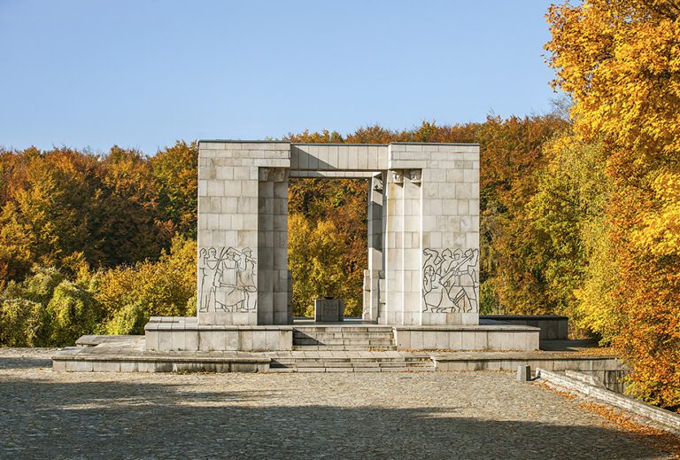 Góra Świętej Anny - Pomnik i amfiteatr