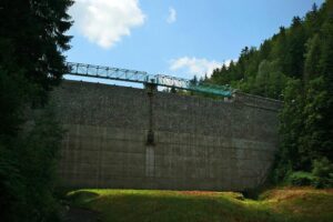 Zapora wodna w Międzygórzu