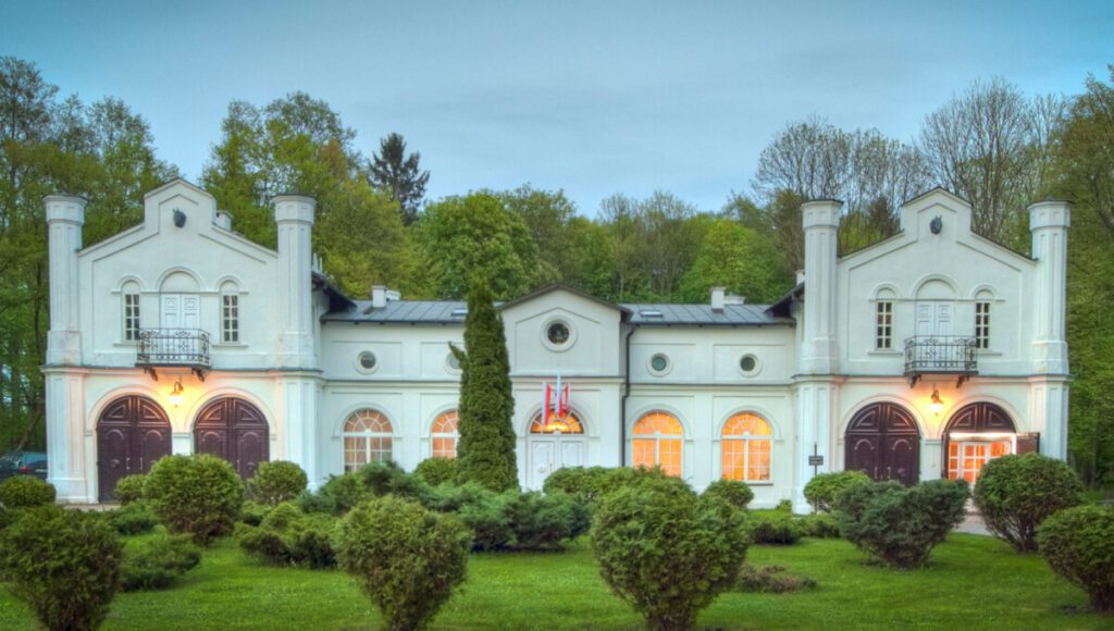 Roskosz Zespol Dworsko Parkowy